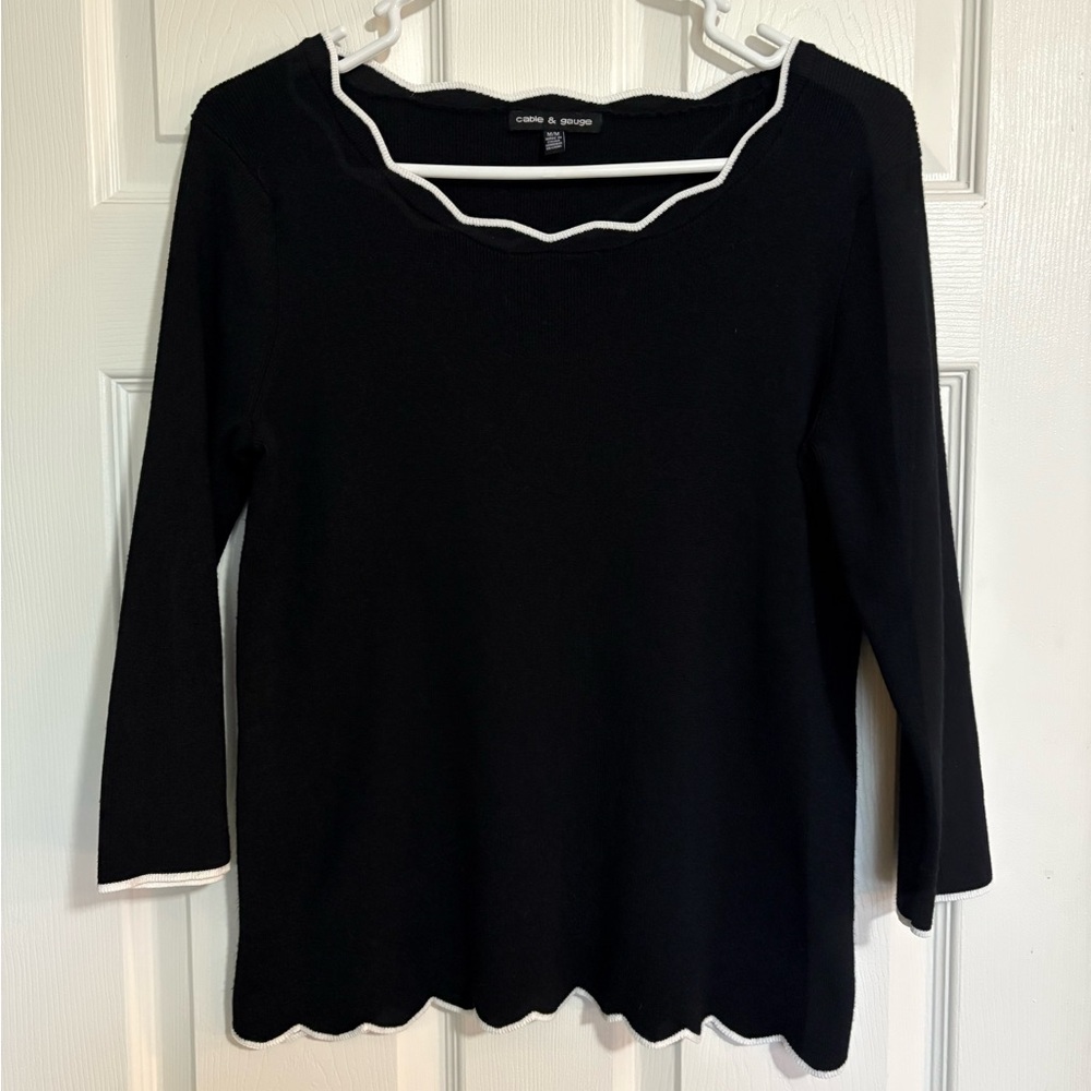 Cable & Gauge Black Top with Scalloped white trim Women’s Medium